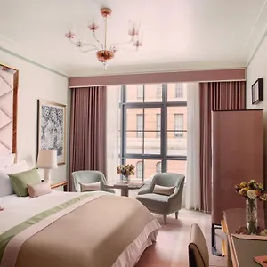 https://hotel-barriere-fouquets-new-york.us-newyorkcity.com